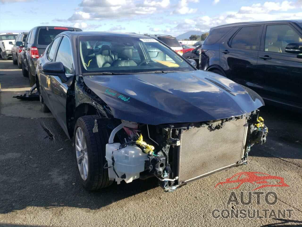 TOYOTA CAMRY 2018 - 4T1B11HK0JU517645