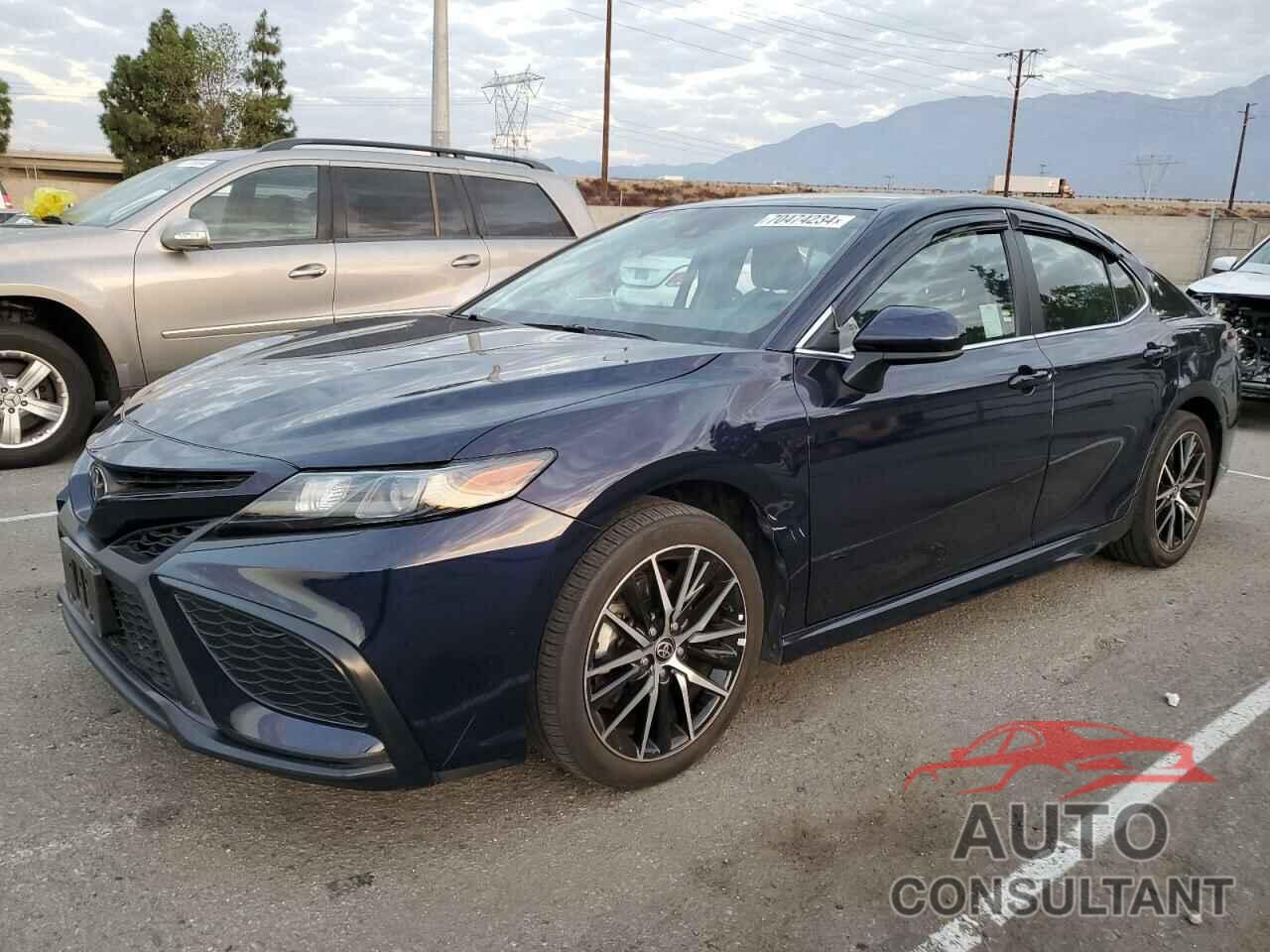 TOYOTA CAMRY 2021 - 4T1G11AKXMU453229