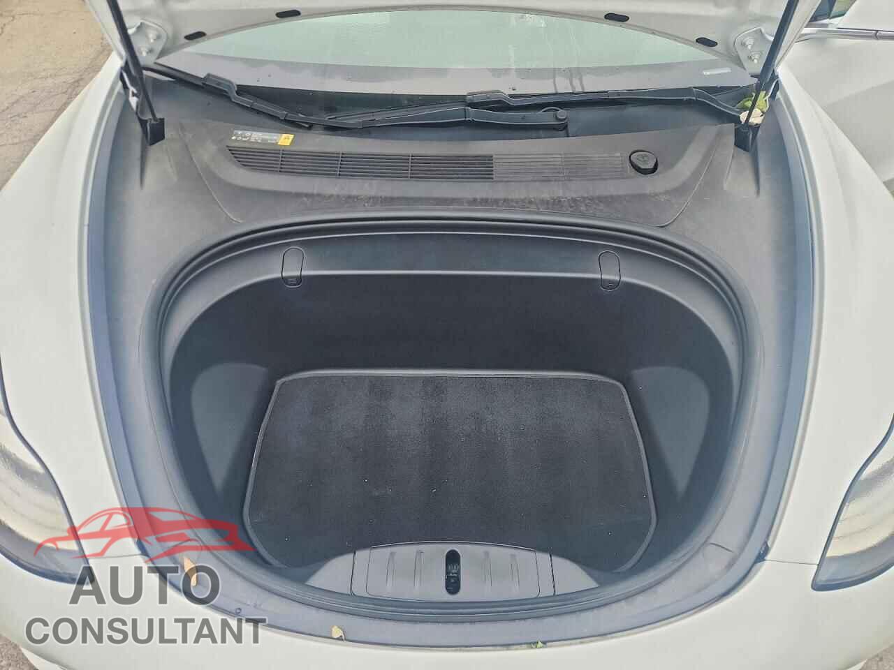 TESLA MODEL 3 2018 - 5YJ3E1EB6JF096976