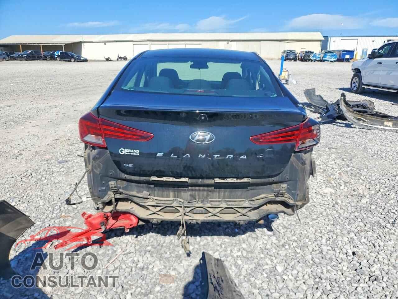 HYUNDAI ELANTRA 2019 - 5NPD74LF5KH449863