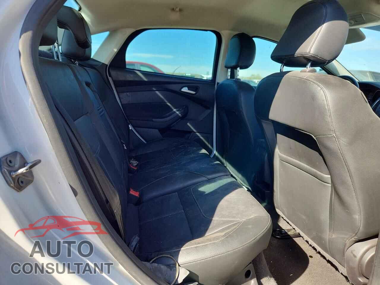 FORD FOCUS 2015 - 1FADP3F29FL275483