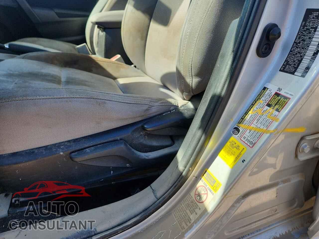 TOYOTA COROLLA 2014 - 5YFBURHE1EP047892