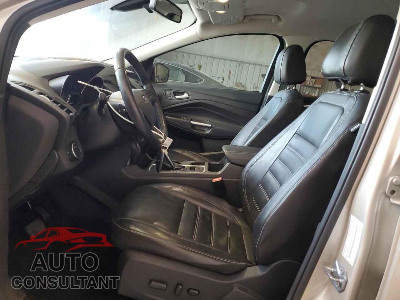 FORD ESCAPE 2017 - 1FMCU0JD7HUE05131