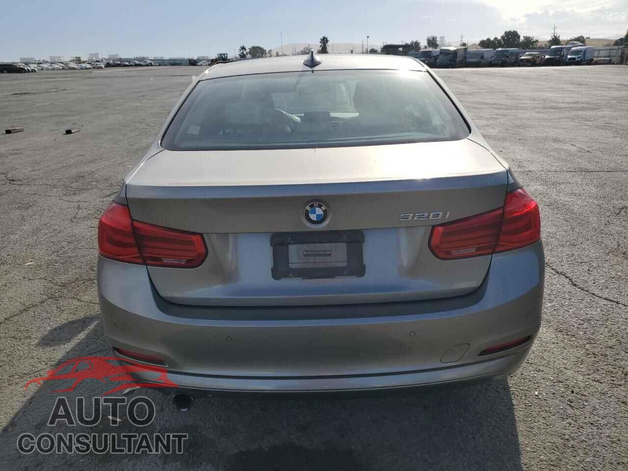 BMW 3 SERIES 2016 - WBA8E1G50GNU10951