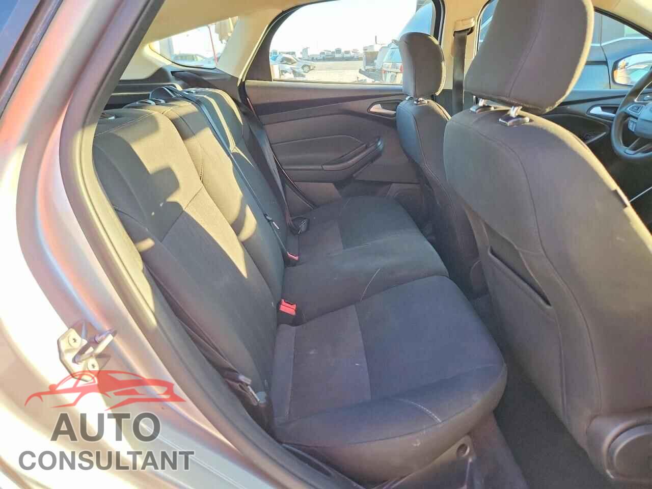 FORD FOCUS 2017 - 1FADP3M27HL276542