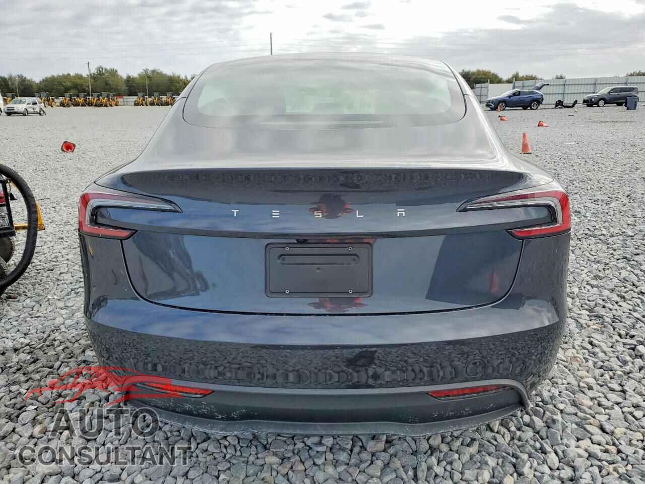TESLA MODEL 3 2025 - 5YJ3E1EA2SF938852