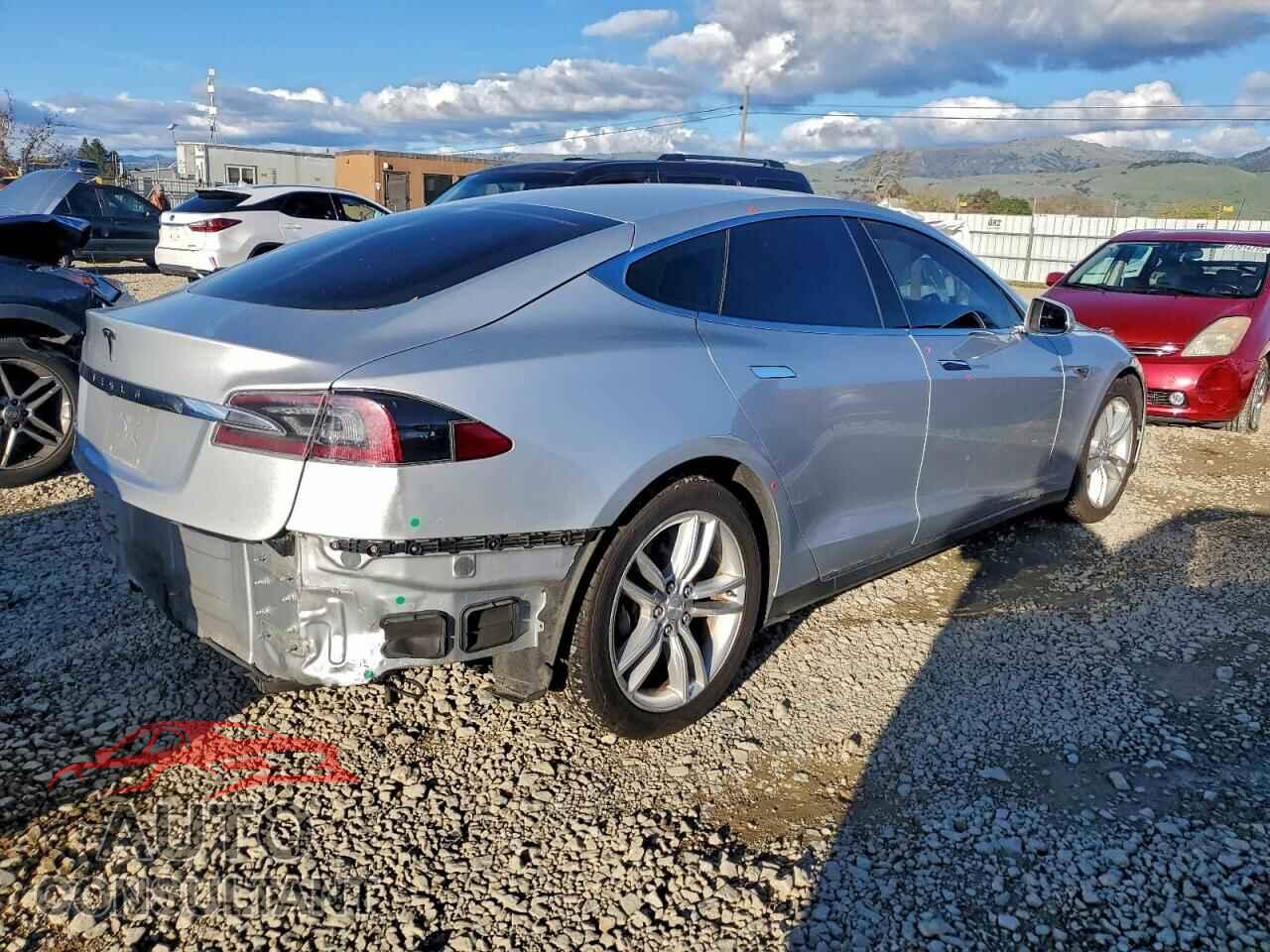 TESLA MODEL S 2013 - 5YJSA1AC8DFP10906