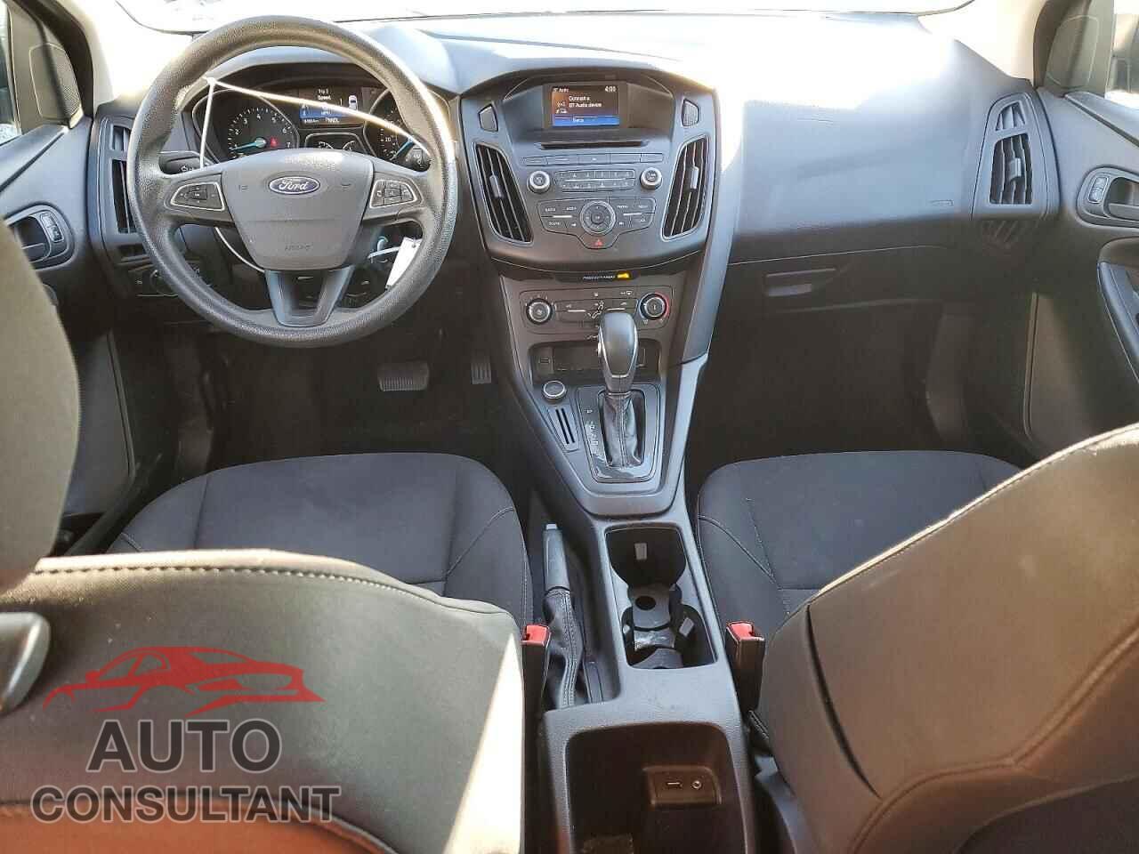 FORD FOCUS 2017 - 1FADP3E25HL233901