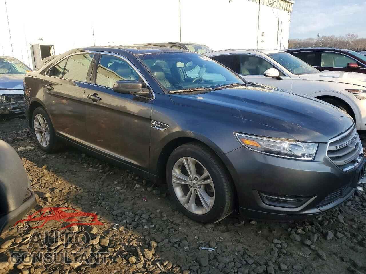 FORD TAURUS 2018 - 1FAHP2E81JG124723