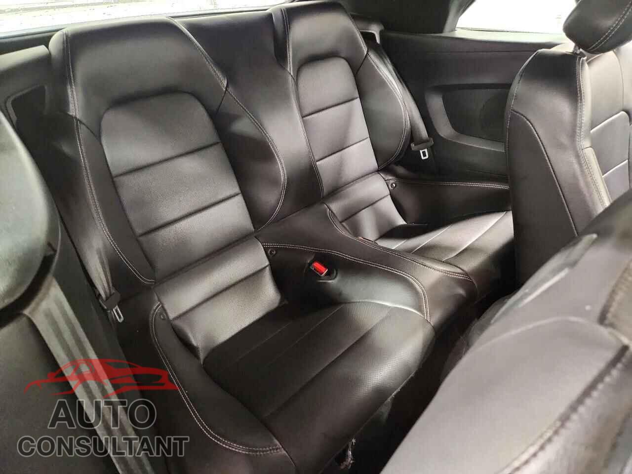 FORD MUSTANG 2023 - 1FATP8UH5P5103182
