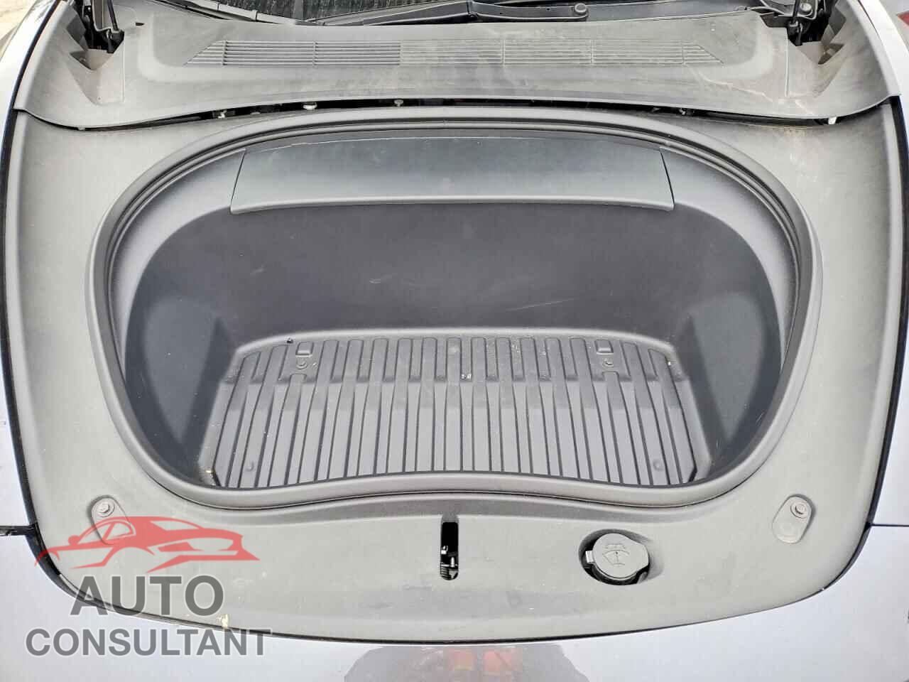TESLA MODEL 3 2024 - 5YJ3E1EA4RF745189