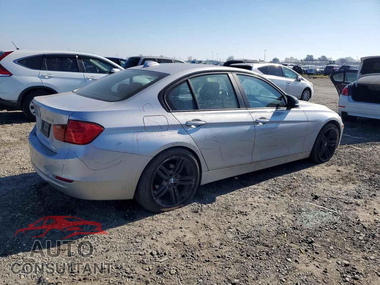 BMW 3 SERIES 2013 - WBA3C1C5XDF437523