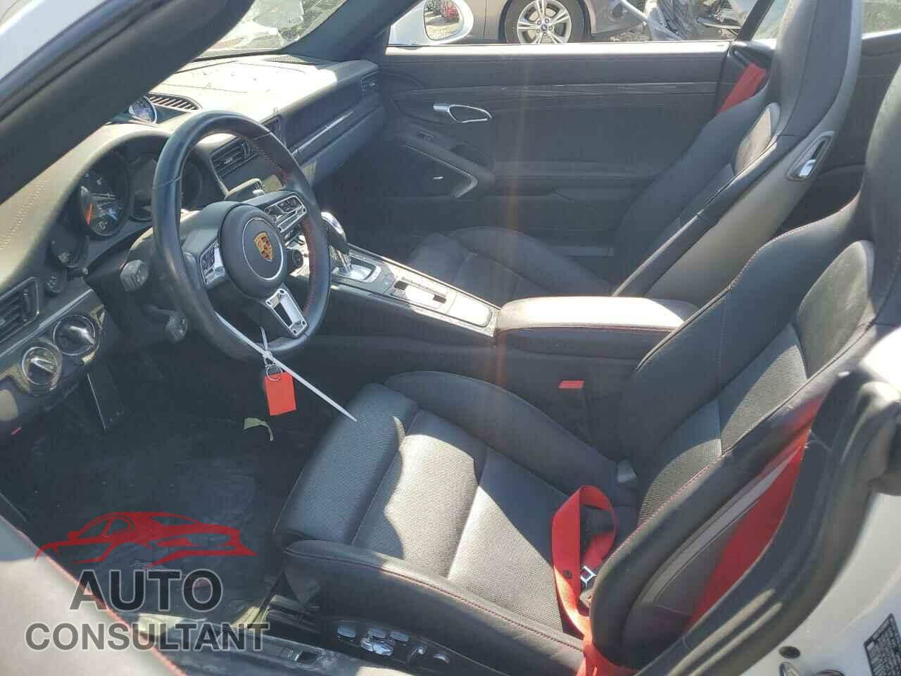 PORSCHE 911 2018 - WP0CB2A94JS147492