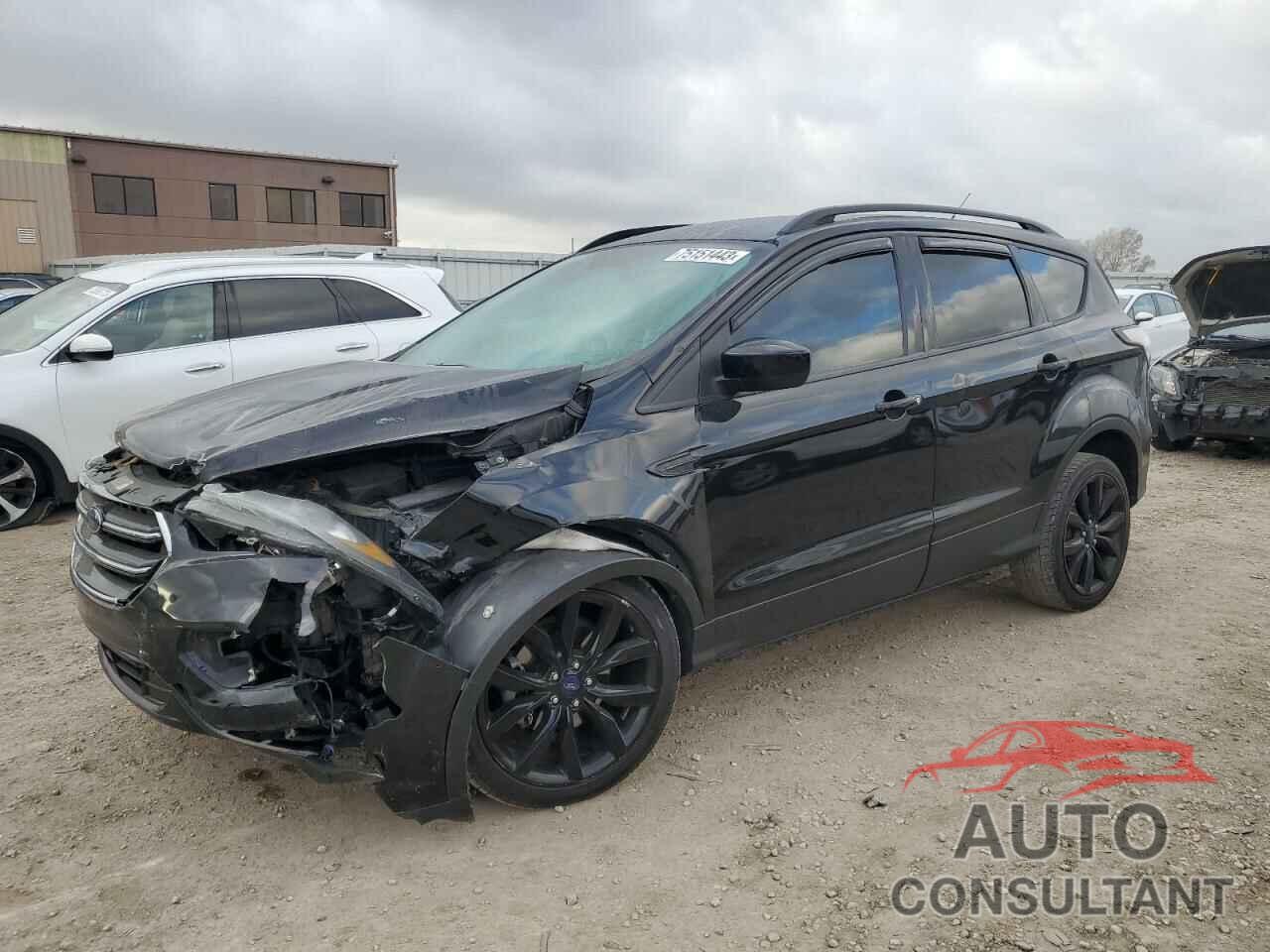 FORD ESCAPE 2017 - 1FMCU0GD4HUC65921