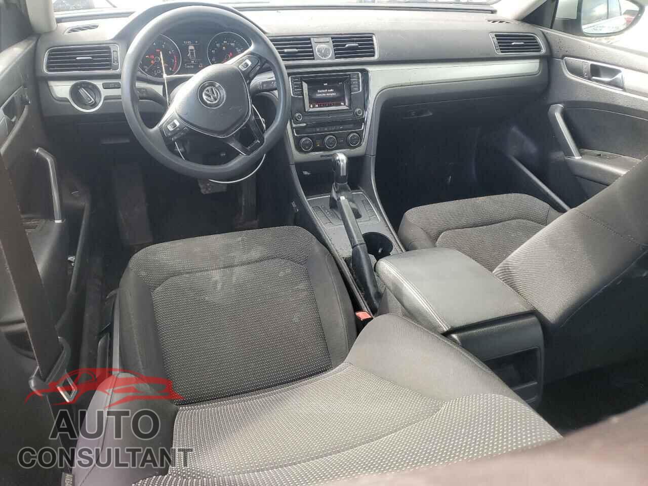 VOLKSWAGEN PASSAT 2017 - 1VWAT7A31HC040799