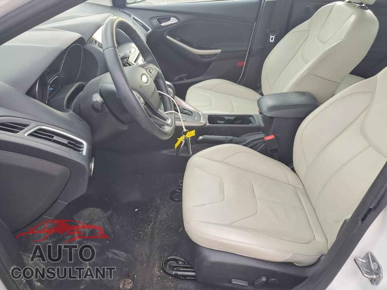 FORD FOCUS 2015 - 1FADP3J20FL228897