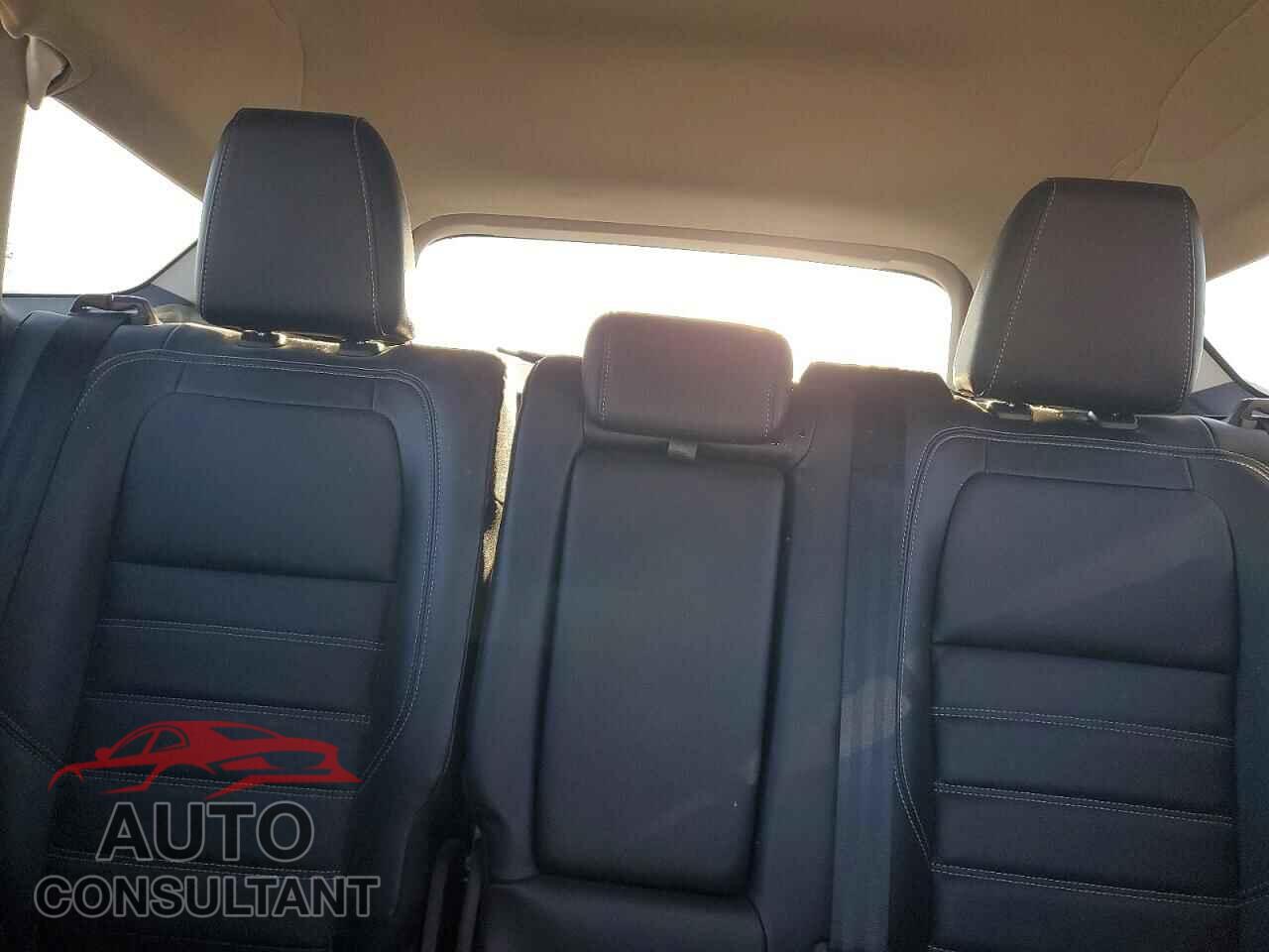 FORD ESCAPE 2017 - 1FMCU9JD8HUC86574
