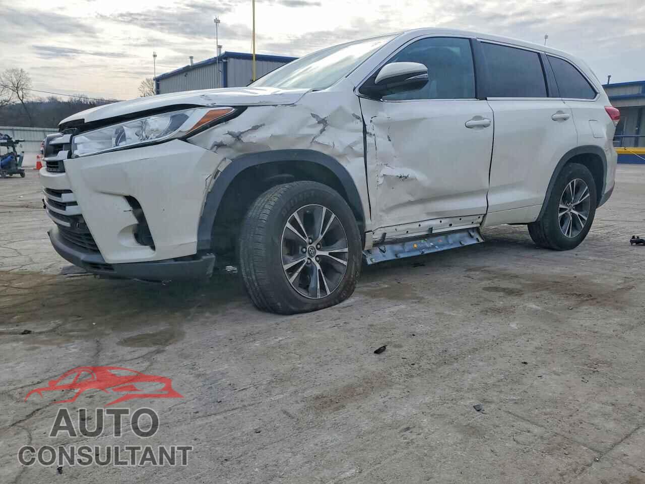 TOYOTA HIGHLANDER 2018 - 5TDZARFH1JS035666