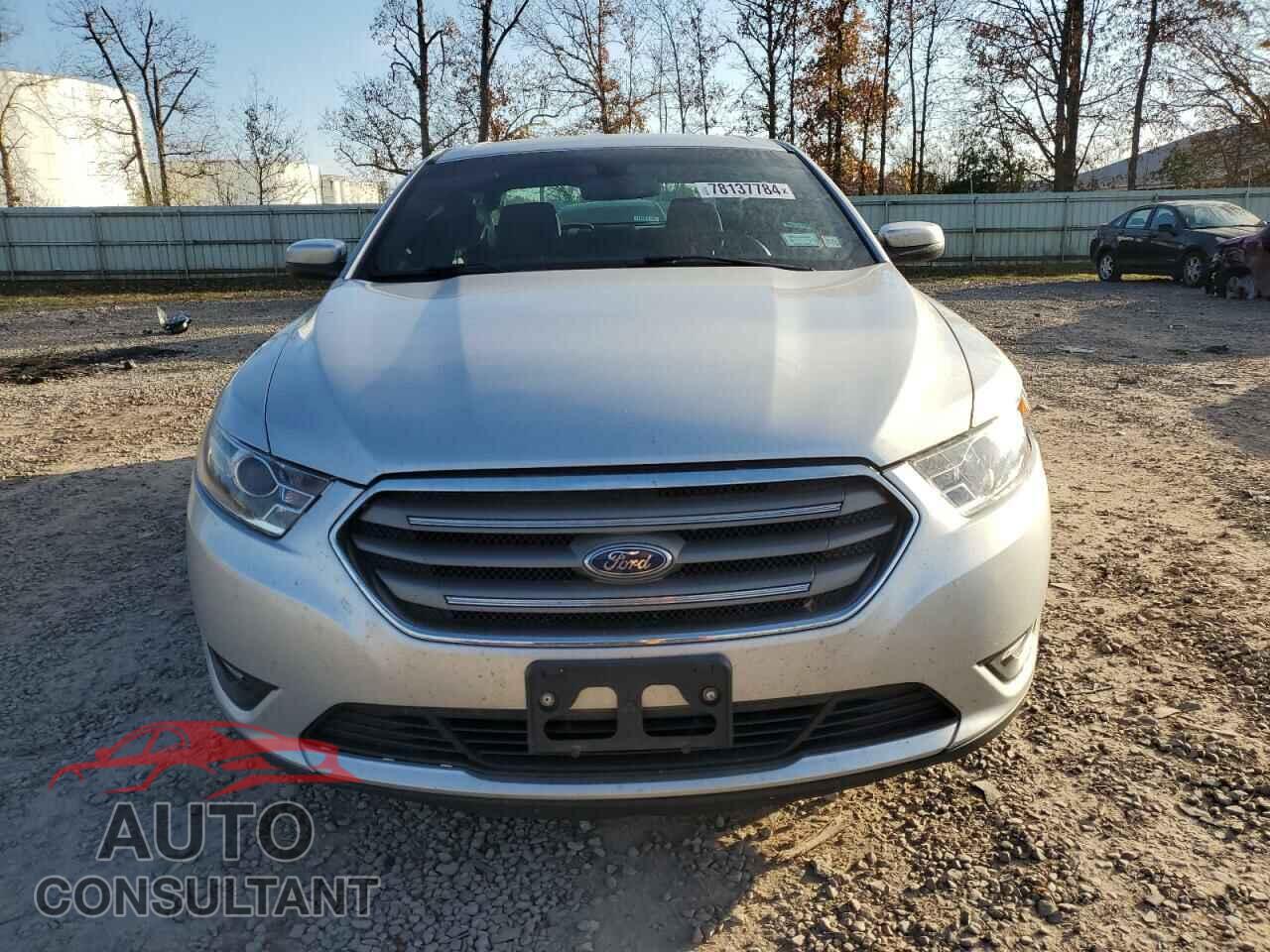 FORD TAURUS 2017 - 1FAHP2E82HG136826