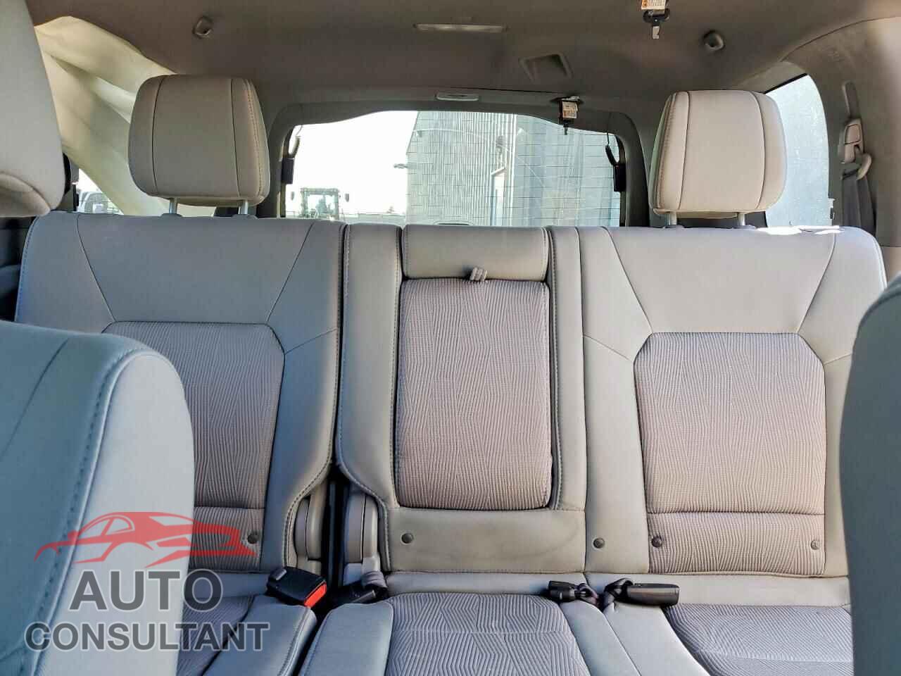 HONDA PILOT 2015 - 5FNYF4H46FB003673