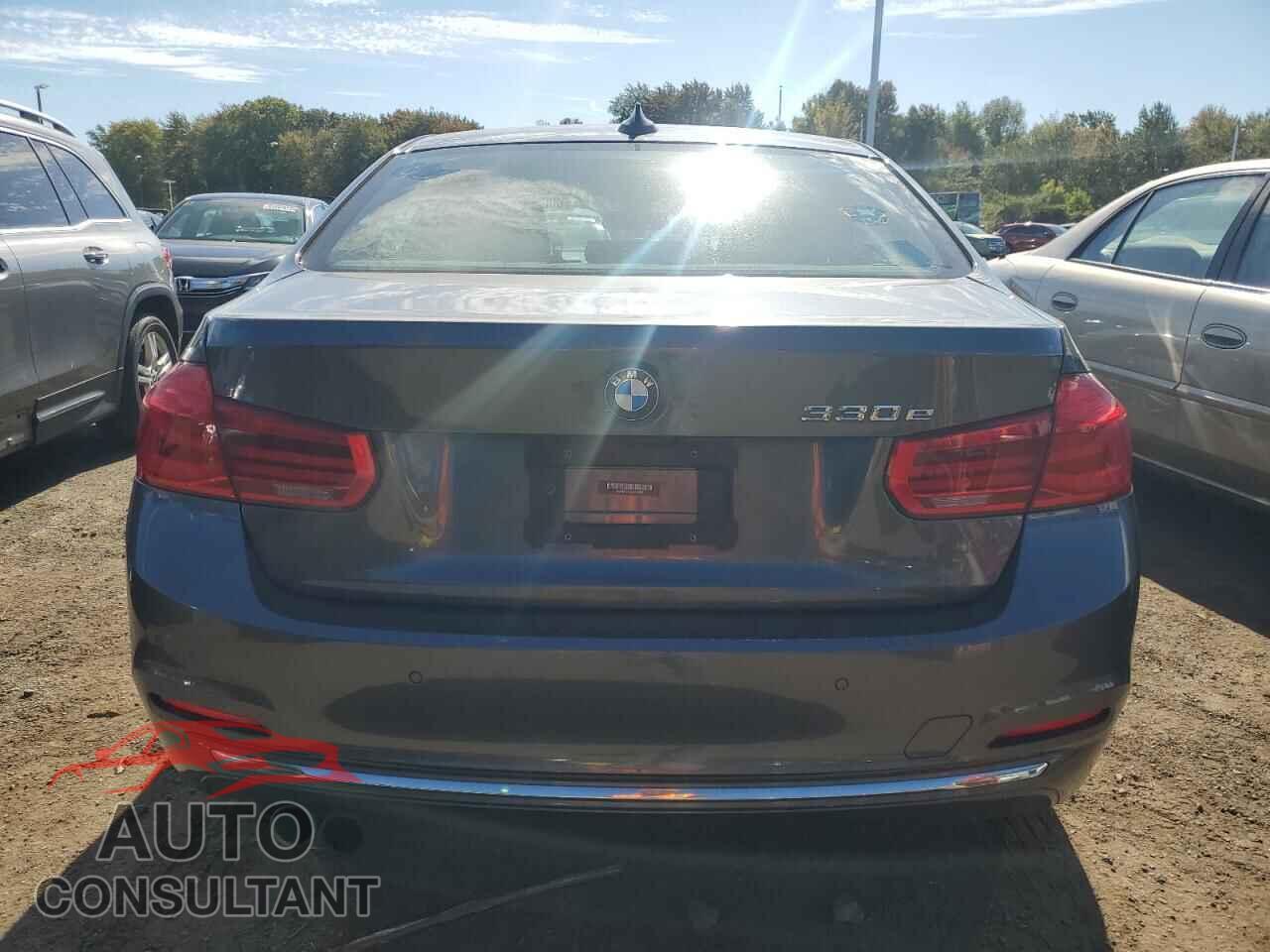 BMW 3 SERIES 2016 - WBA8E1C52GK479535