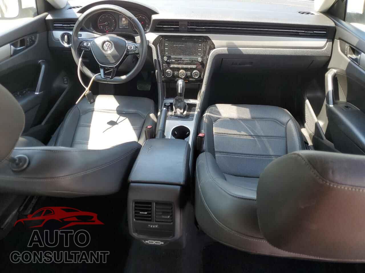 VOLKSWAGEN PASSAT 2021 - 1VWSA7A30MC017499