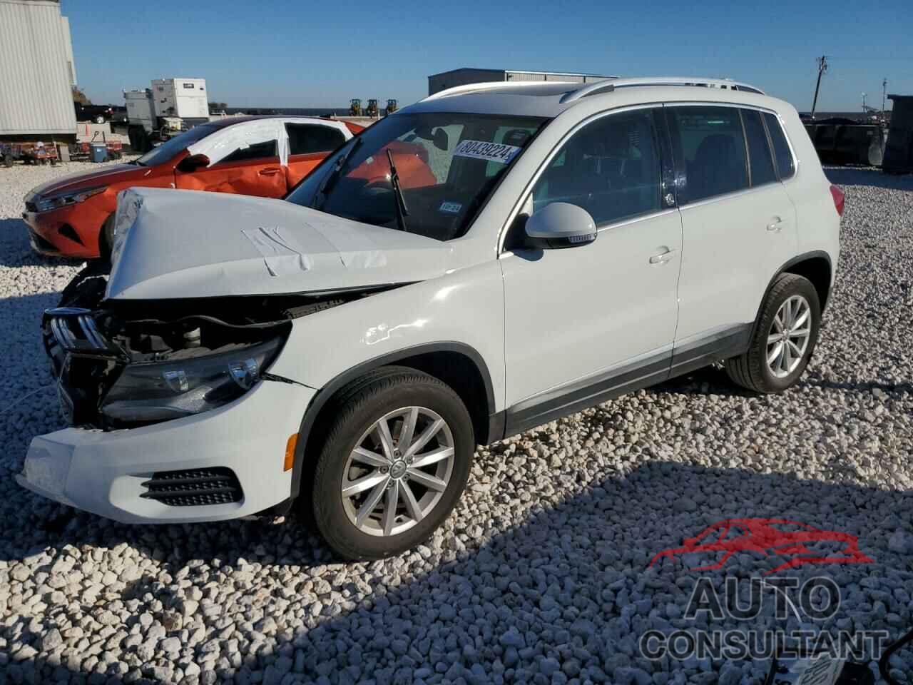 VOLKSWAGEN TIGUAN 2017 - WVGSV7AX6HW511280