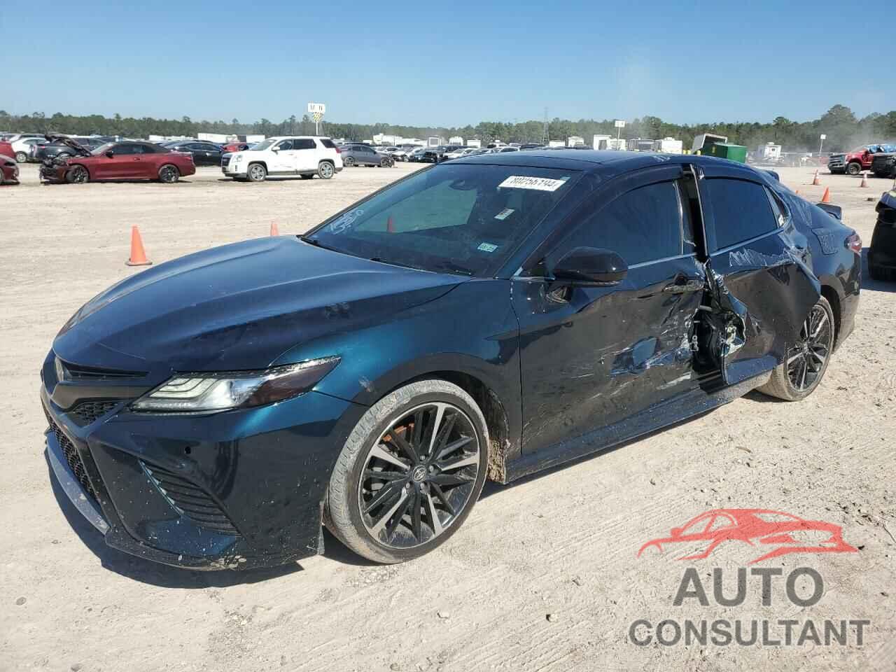 TOYOTA CAMRY 2018 - 4T1B61HK1JU511581