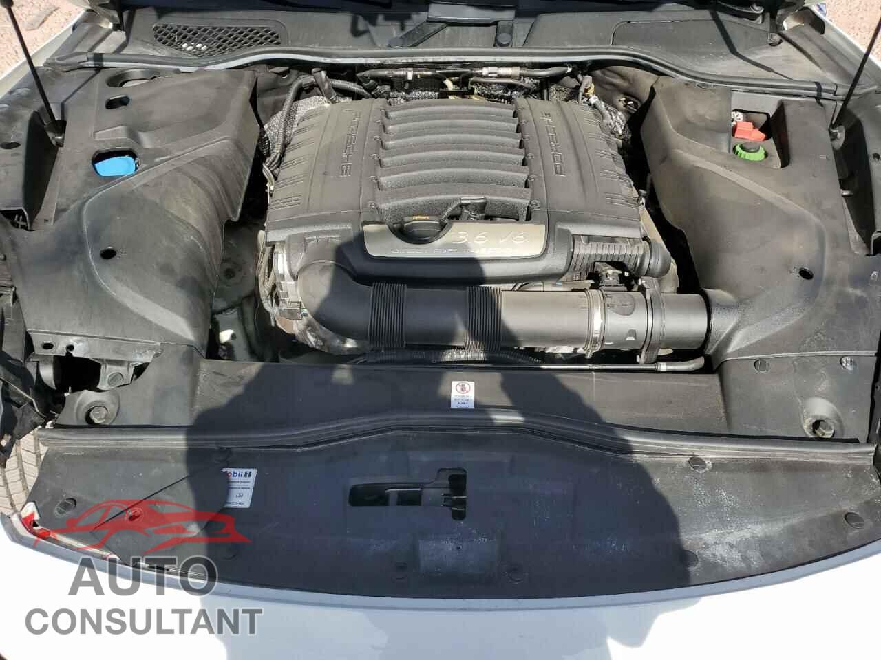 PORSCHE CAYENNE 2018 - WP1AA2A21JKA01577
