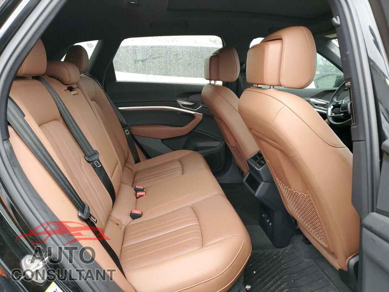 AUDI E-TRON 2019 - WA1LAAGE8KB021441