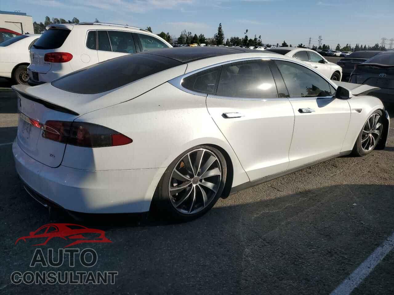 TESLA MODEL S 2013 - 5YJSA1CG8DFP12090