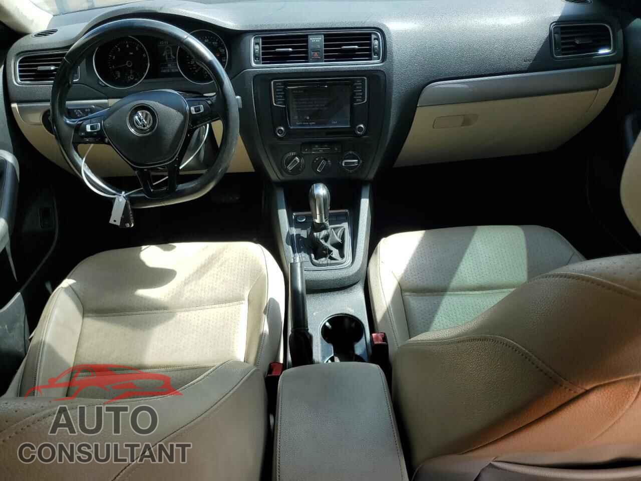 VOLKSWAGEN JETTA 2017 - 3VWDB7AJ4HM341077
