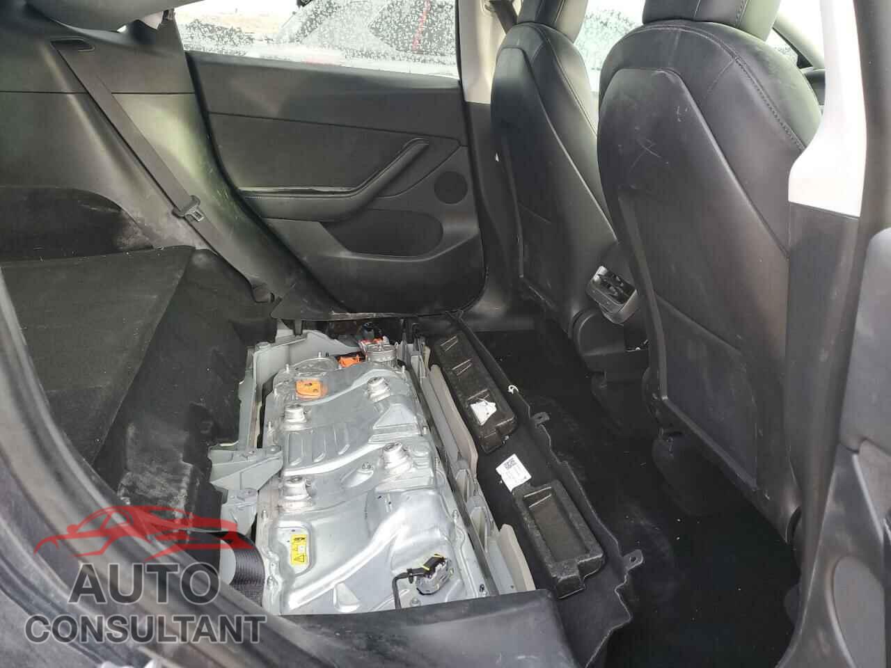 TESLA MODEL Y 2021 - 5YJYGDEEXMF268488