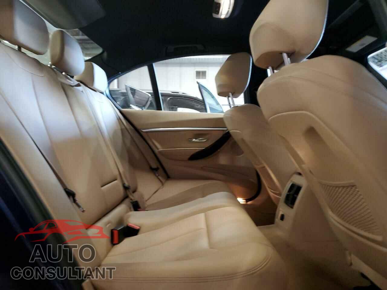 BMW 3 SERIES 2016 - WBA8E3G51GNU02157
