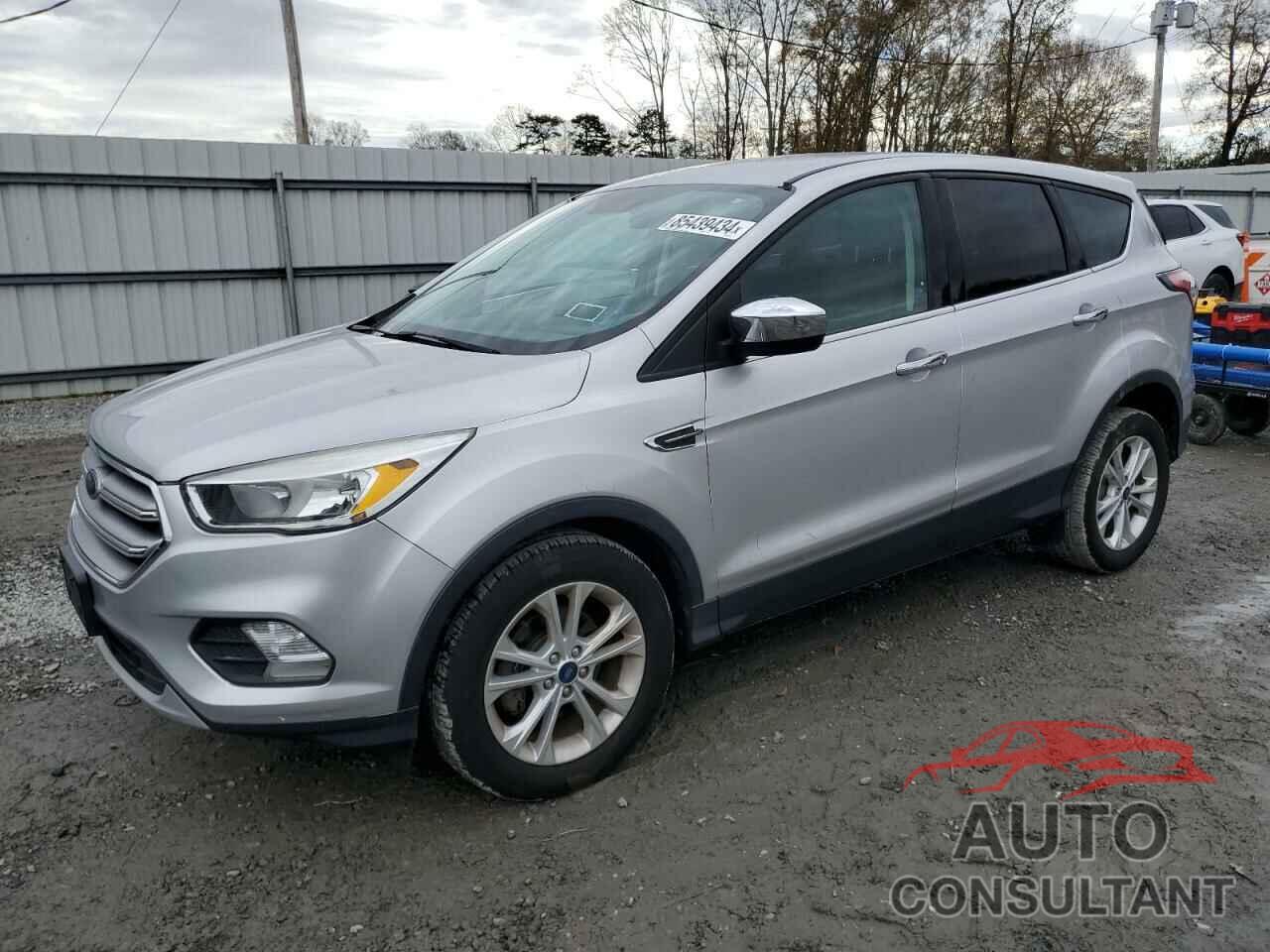 FORD ESCAPE 2017 - 1FMCU0GD5HUA52301