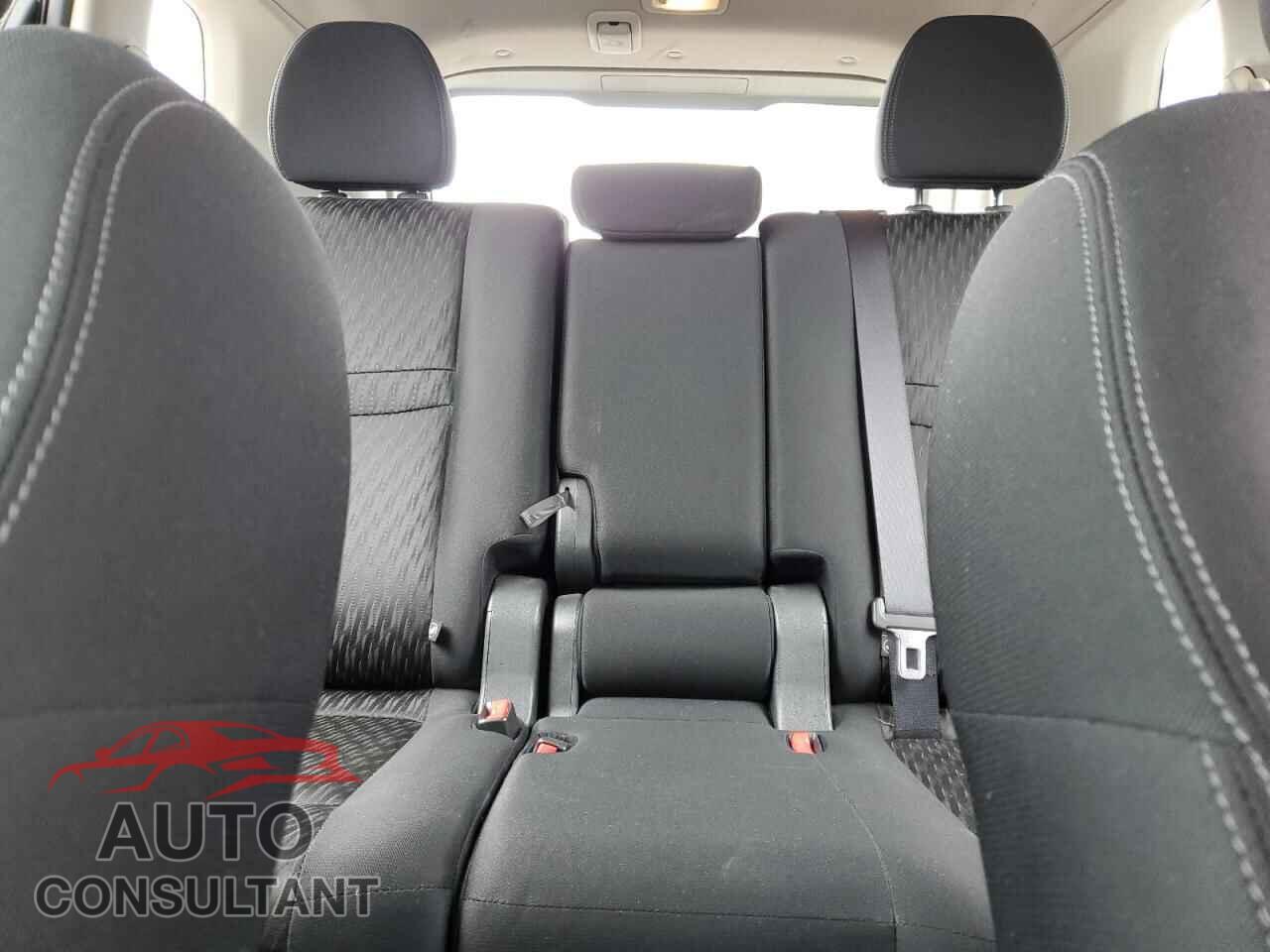 NISSAN ROGUE 2017 - KNMAT2MT0HP553553