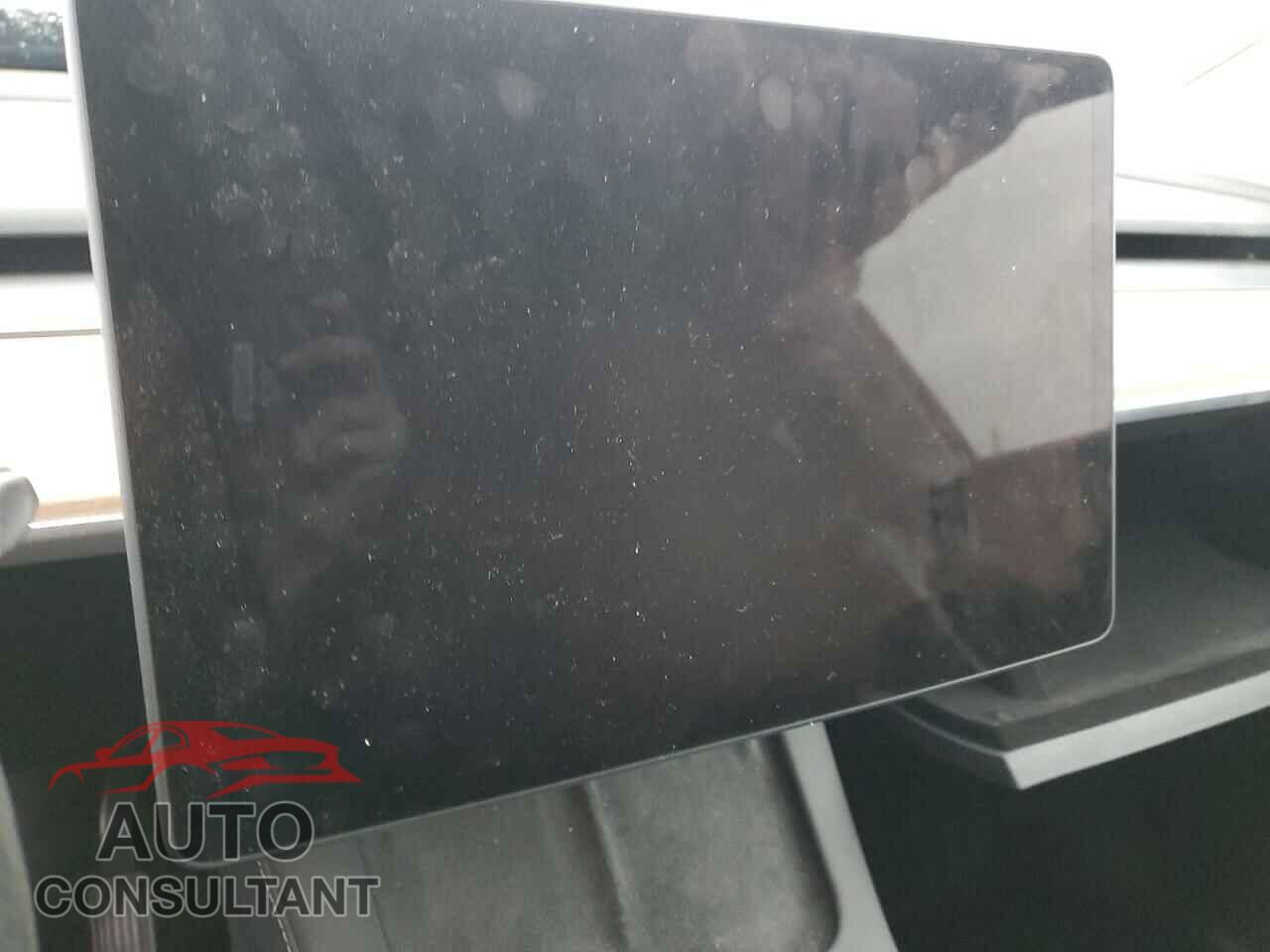 TESLA MODEL Y 2023 - 7SAYGDEE0PF962033