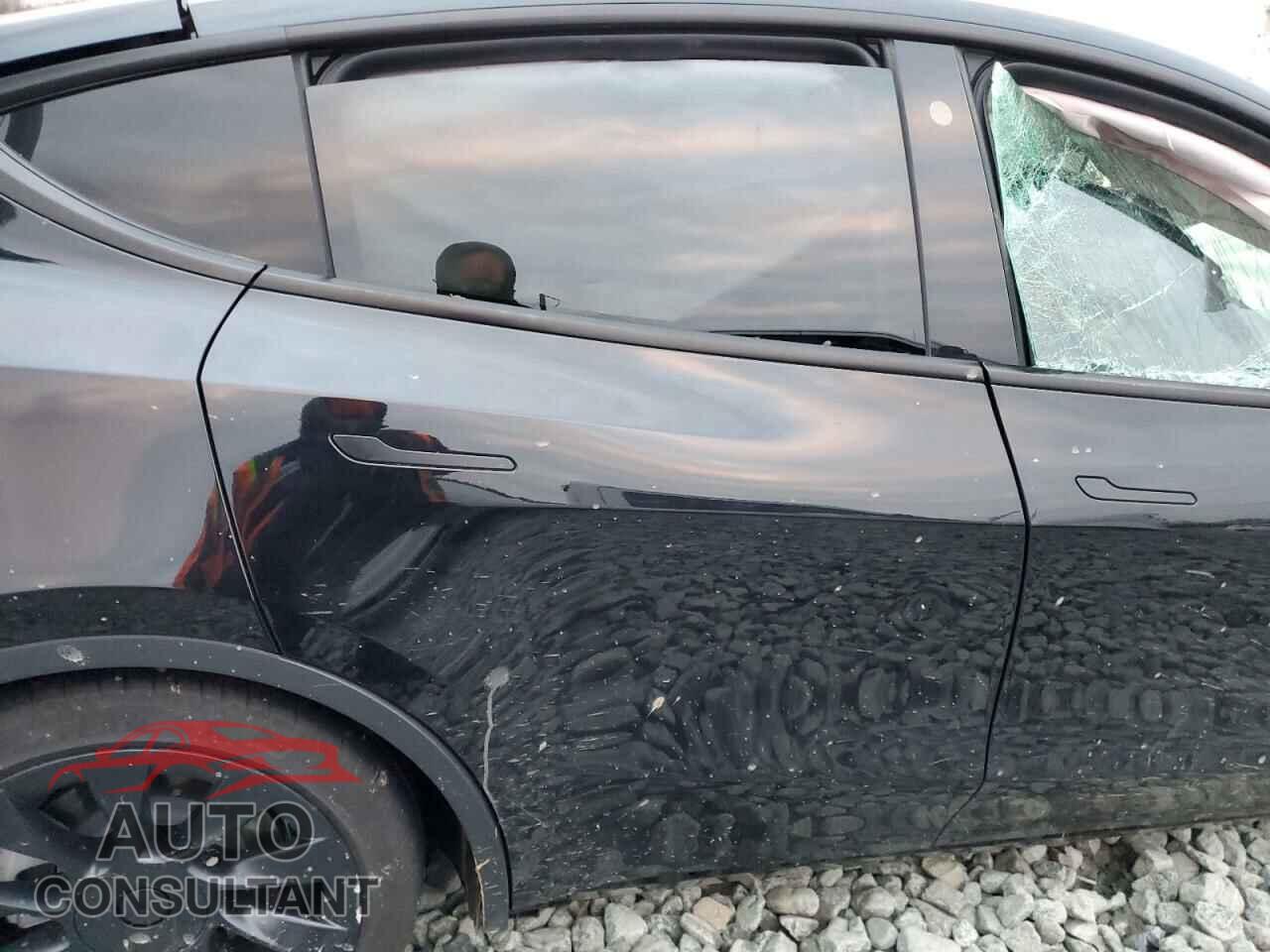 TESLA MODEL Y 2023 - 7SAYGDEE1PF760186