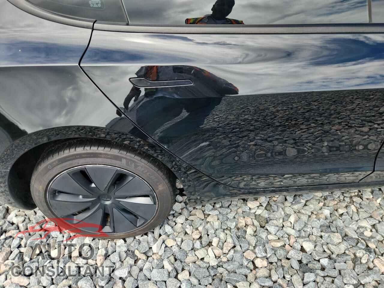 TESLA MODEL 3 2024 - 5YJ3E1EA7RF834366