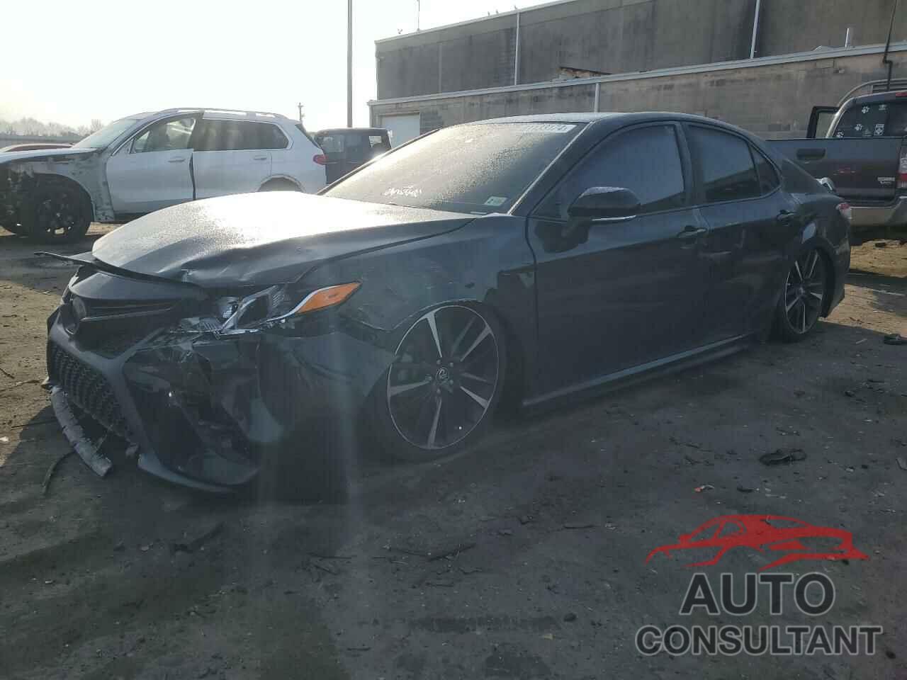 TOYOTA CAMRY 2018 - 4T1B11HK9JU043758