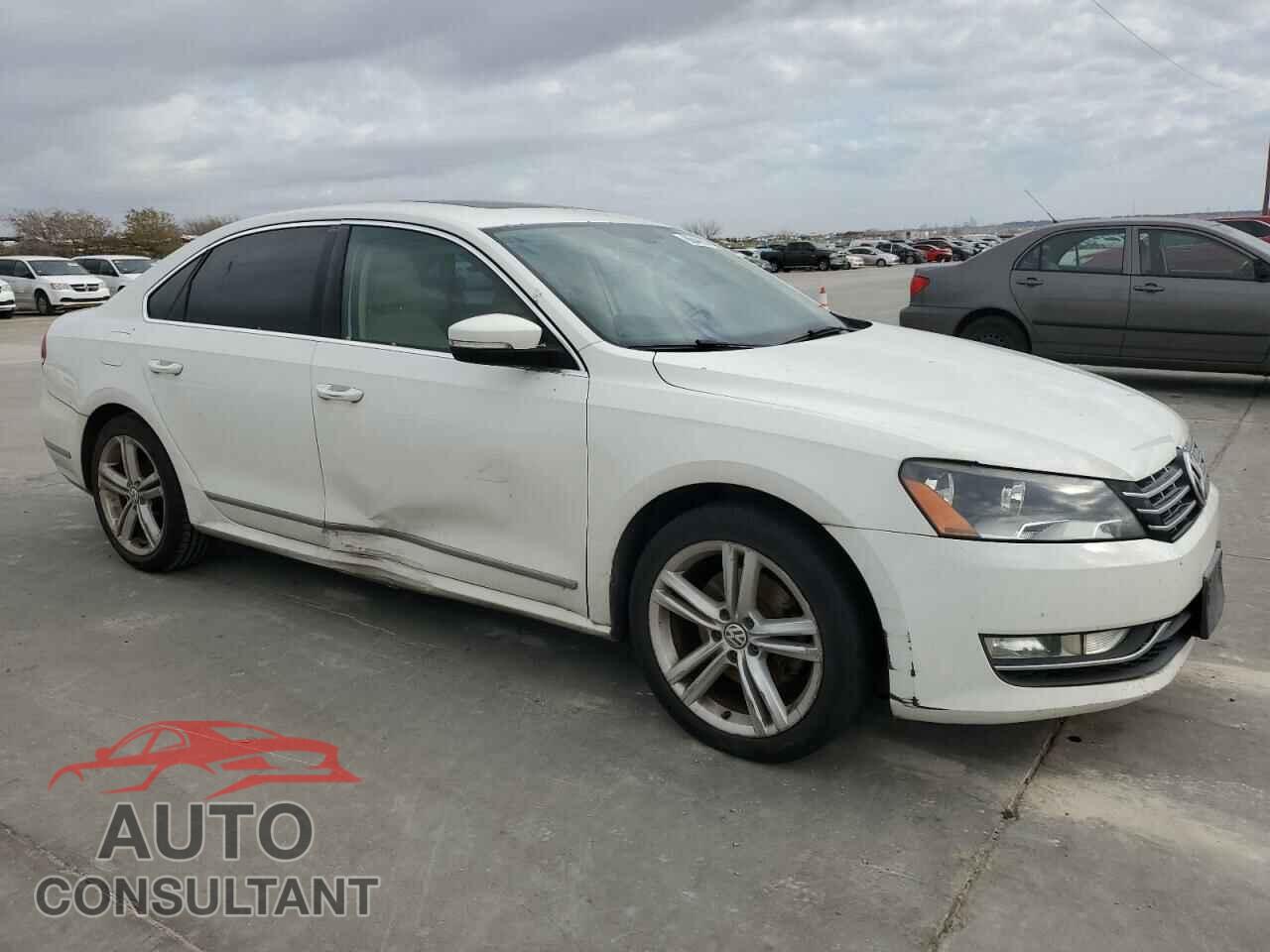 VOLKSWAGEN PASSAT 2013 - 1VWBN7A33DC114796
