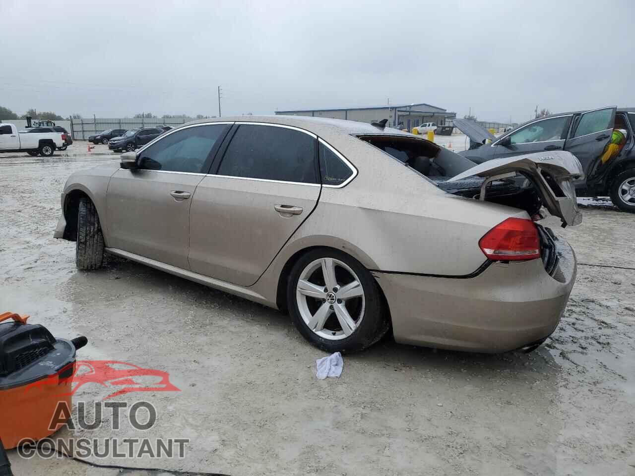 VOLKSWAGEN PASSAT 2015 - 1VWBS7A30FC062328
