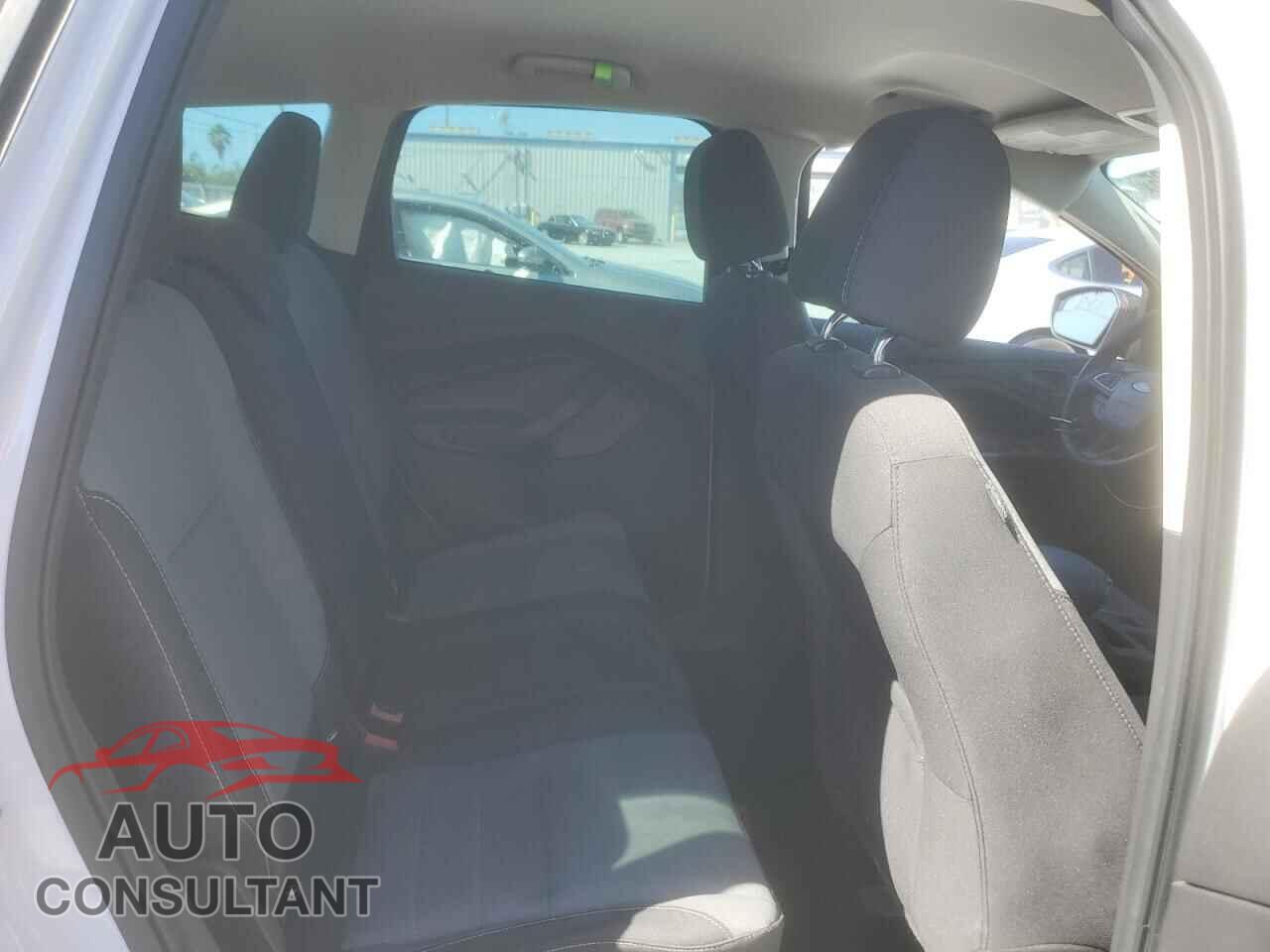 FORD ESCAPE 2017 - 1FMCU0F71HUE24812