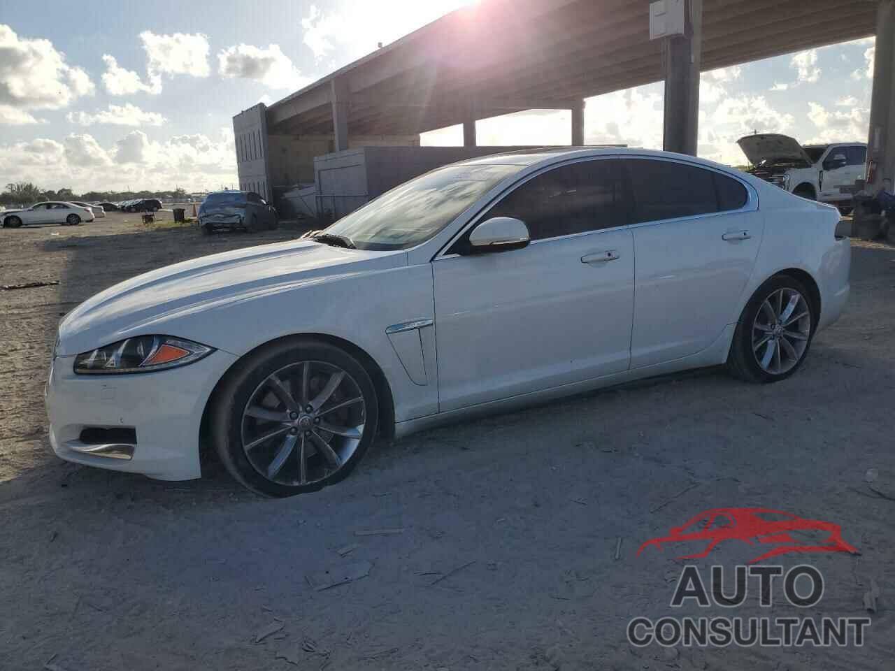 JAGUAR XF 2015 - SAJWA0F74F8U57935