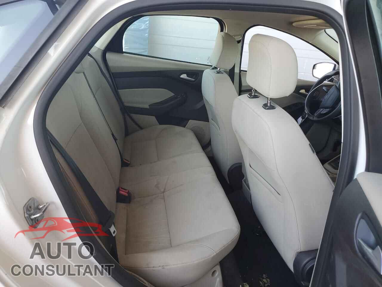 FORD FOCUS 2015 - 1FADP3F2XFL343838