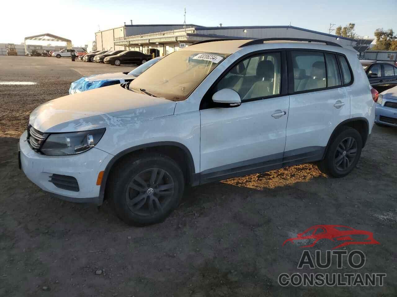 VOLKSWAGEN TIGUAN 2015 - WVGBV7AX1FW582660