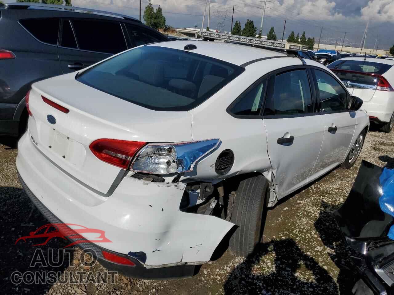 FORD FOCUS 2018 - 1FADP3E20JL304279