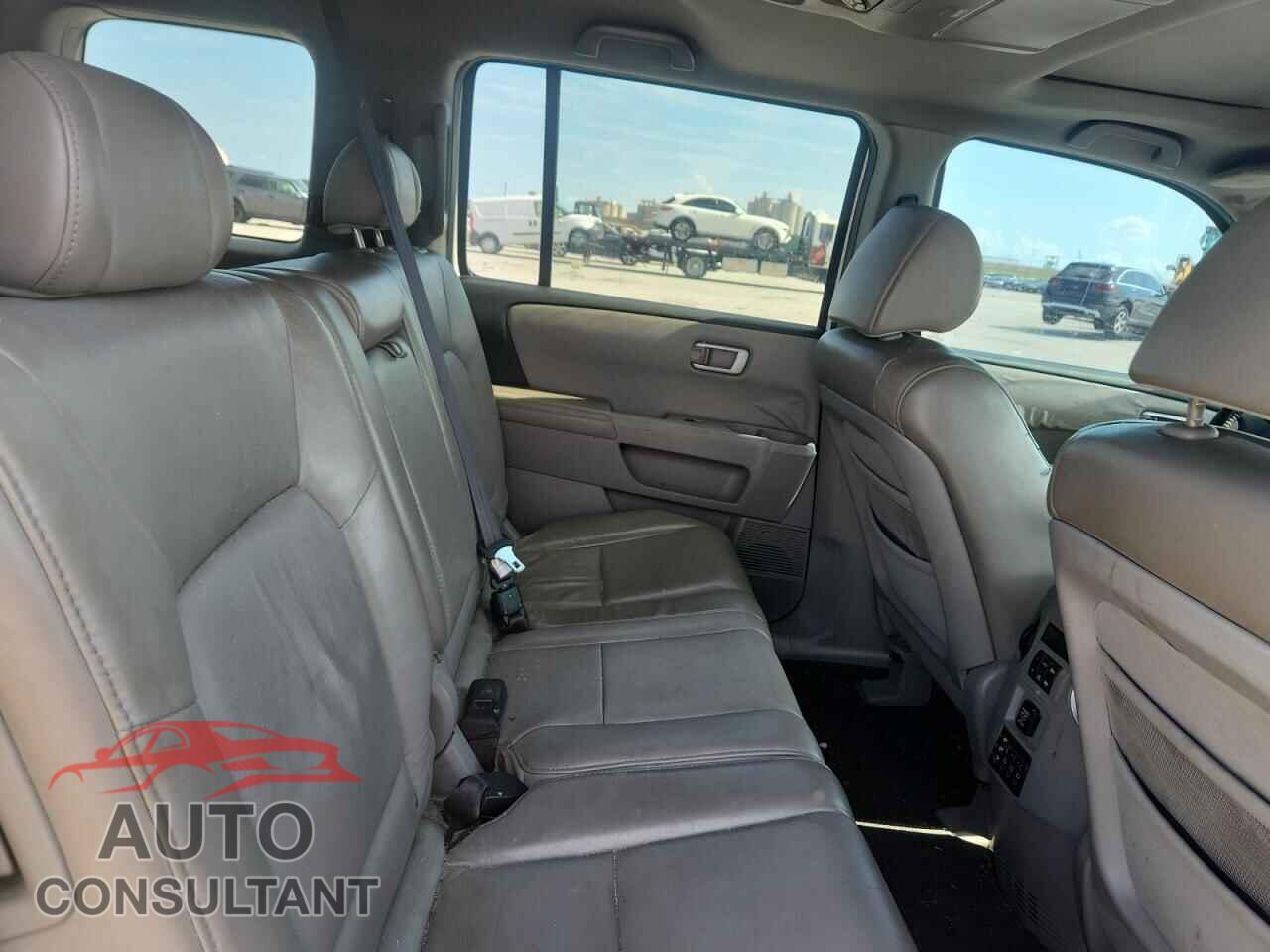 HONDA PILOT 2011 - 5FNYF3H60BB020099