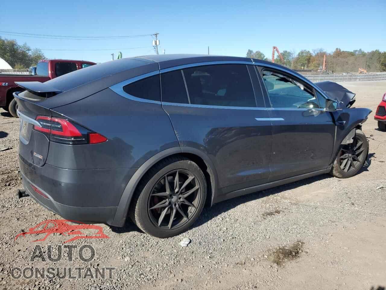 TESLA MODEL X 2018 - 5YJXCAE46JF090961