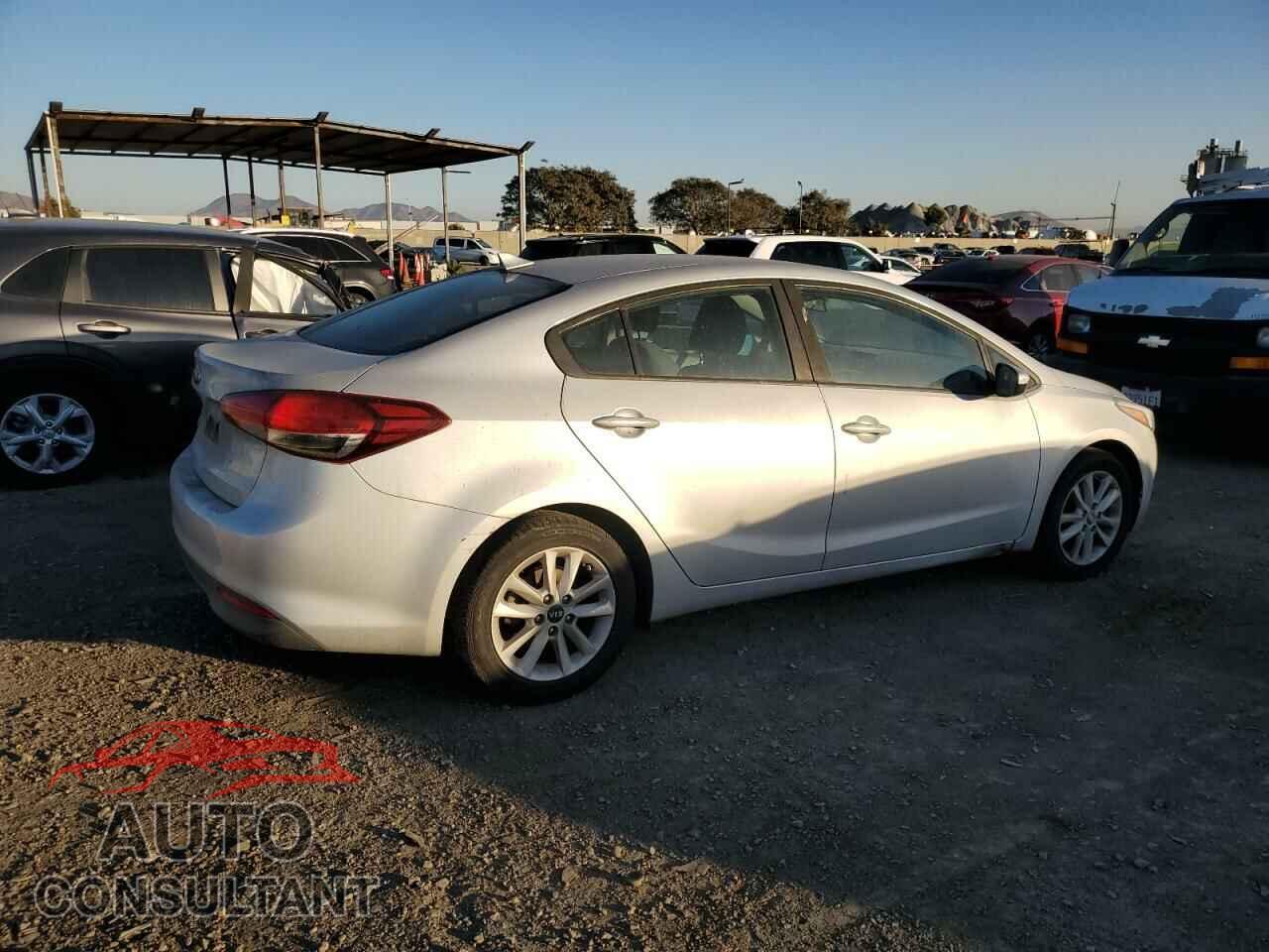 KIA FORTE 2017 - 3KPFL4A79HE117518